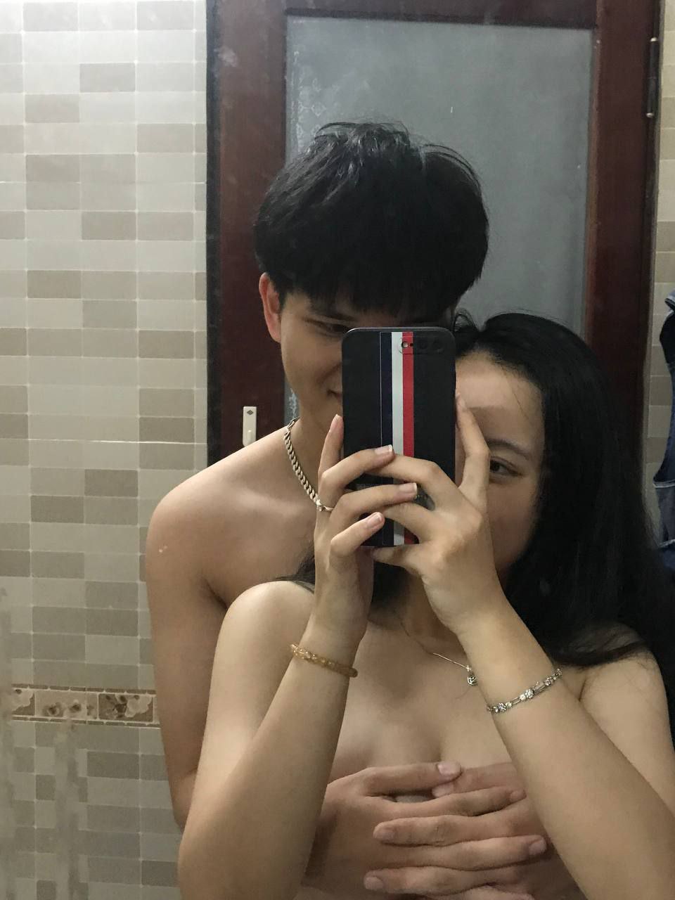 Gạ trai mượn tiền xong bùng.